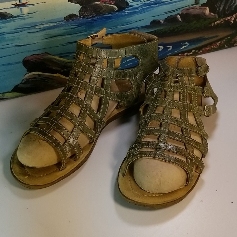 Medici New York straps Olive green leather Sz 39